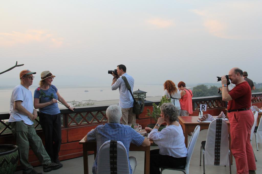Ayarwaddy River View Hotel Mandalay Bagian luar foto