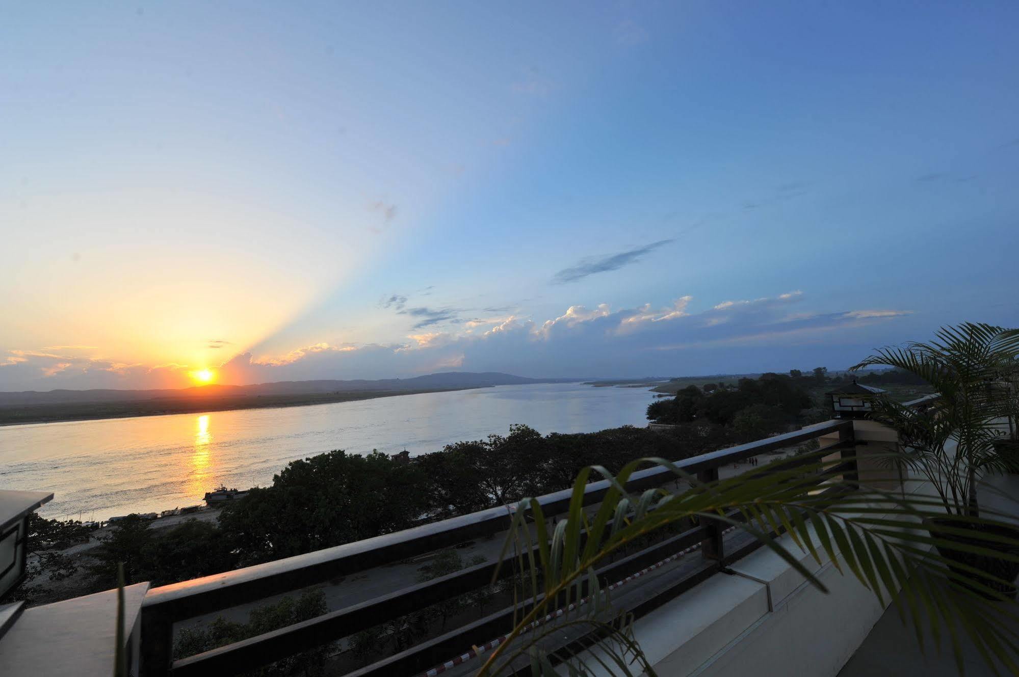 Ayarwaddy River View Hotel Mandalay Bagian luar foto